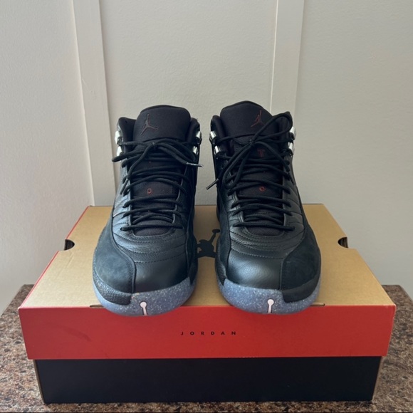 Sneakers only worn once and are in great condition. 100%...